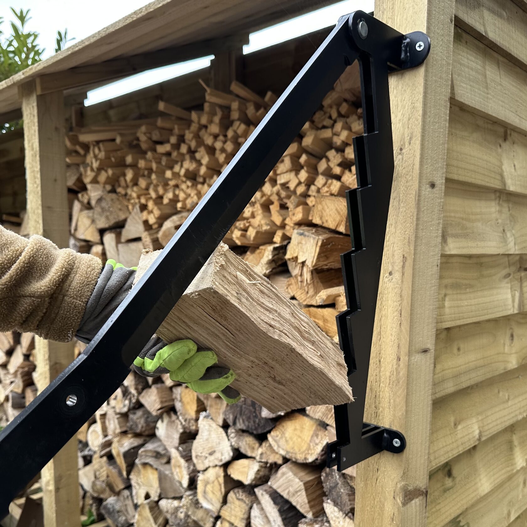 Step 03 — Load a log on the lower notches